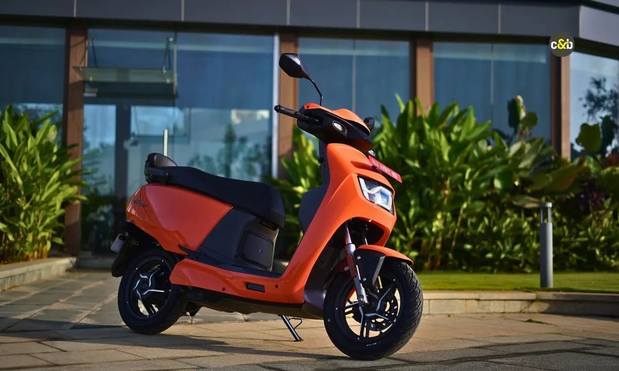 Hero Vida VX2 Plus 4.4 kWh electric scooter exterior, front three-quarter view.