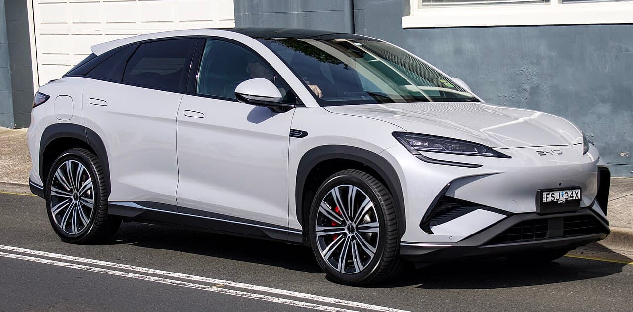 BYD Sealion 7 Performance electric coupe SUV exterior, front three-quarter view.