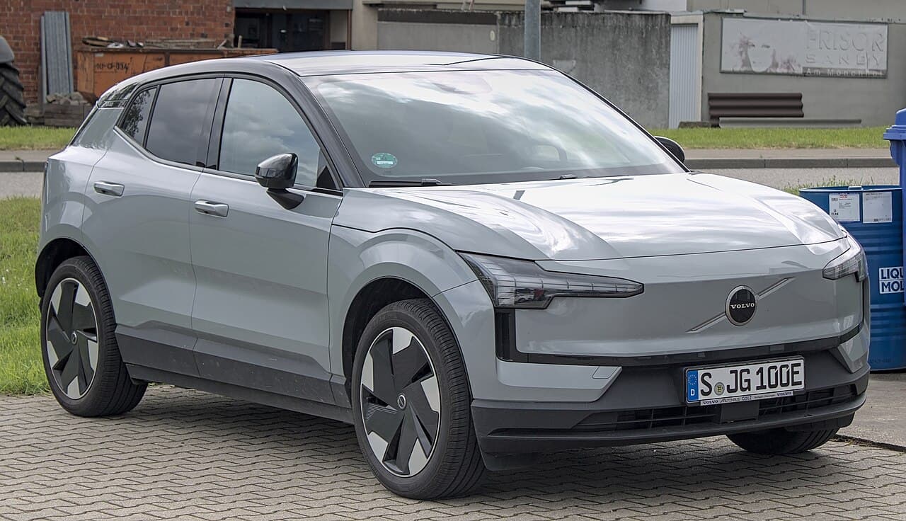 Front three-quarter view of a Volvo EX30.