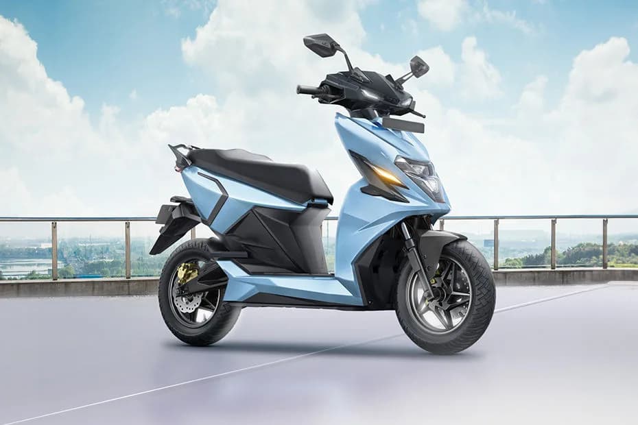 Simple Energy Dot One 3.7 kWh electric scooter exterior, front three-quarter view.
