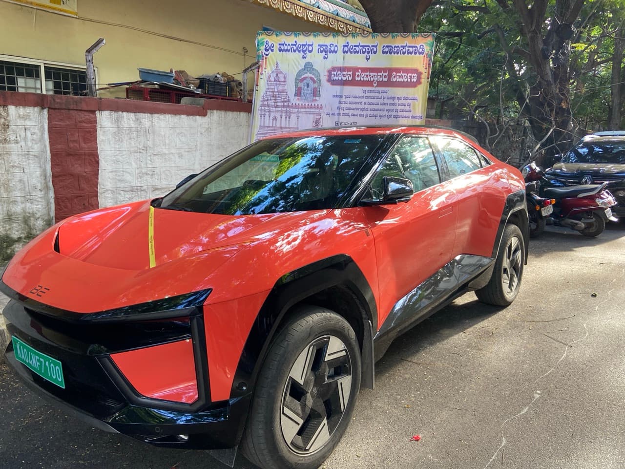 Mahindra BE 6 SPORTEQ One 59 kWh electric crossover coupe exterior, front three-quarter view.